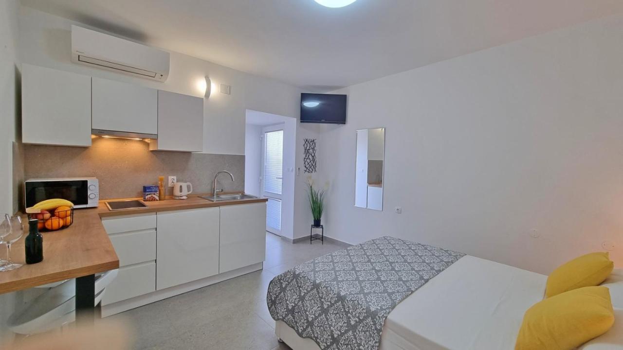 Apartmani Pavlovic Krk Town Eksteriør billede