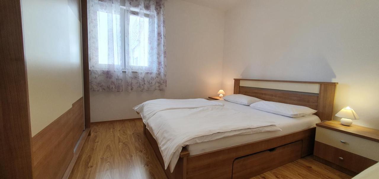 Apartmani Pavlovic Krk Town Eksteriør billede