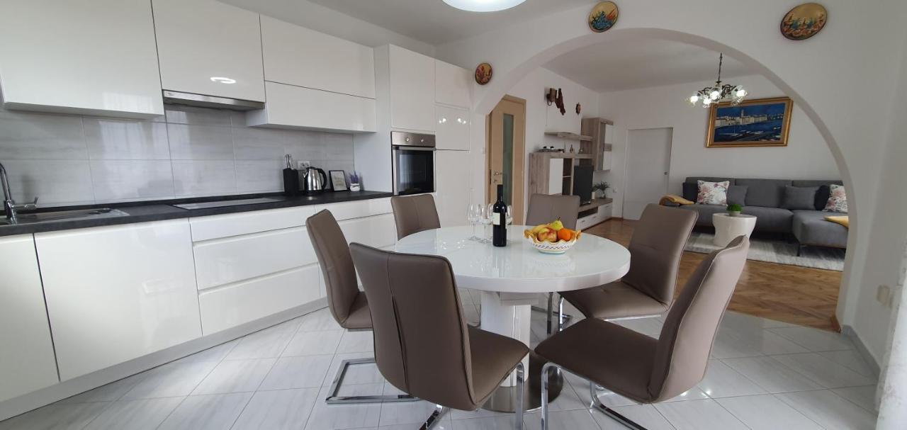 Apartmani Pavlovic Krk Town Eksteriør billede