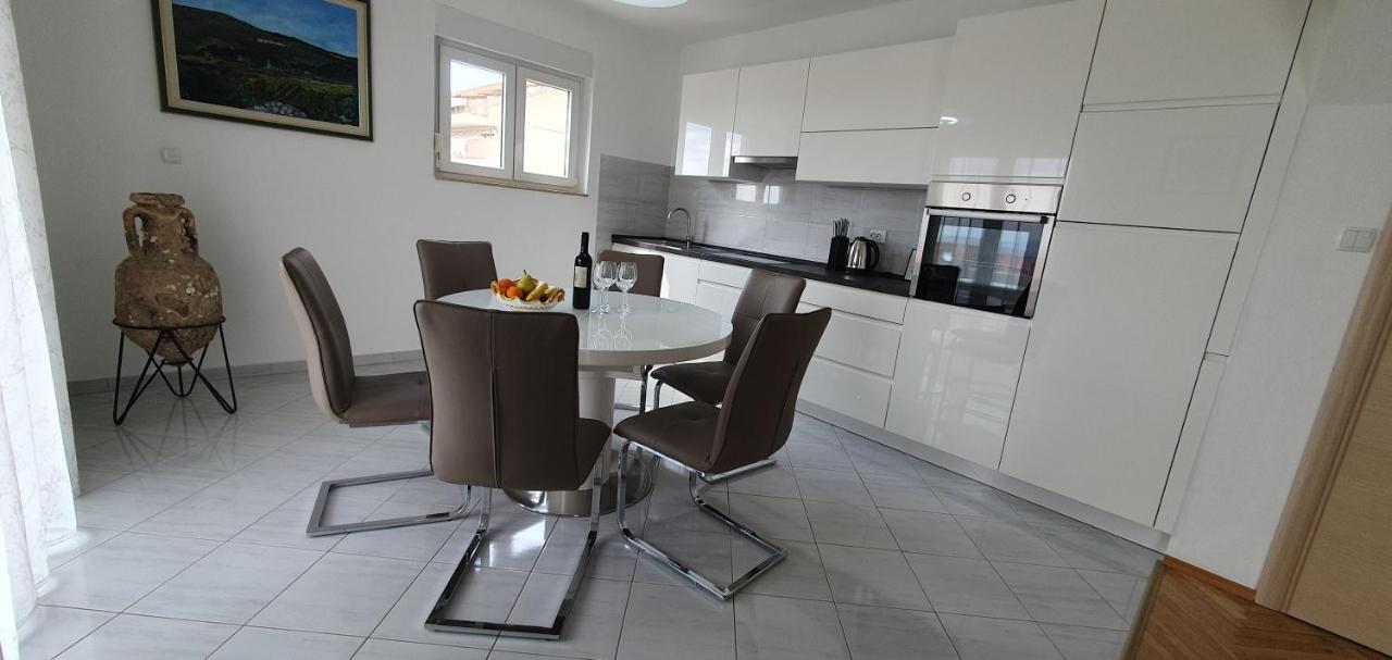 Apartmani Pavlovic Krk Town Eksteriør billede