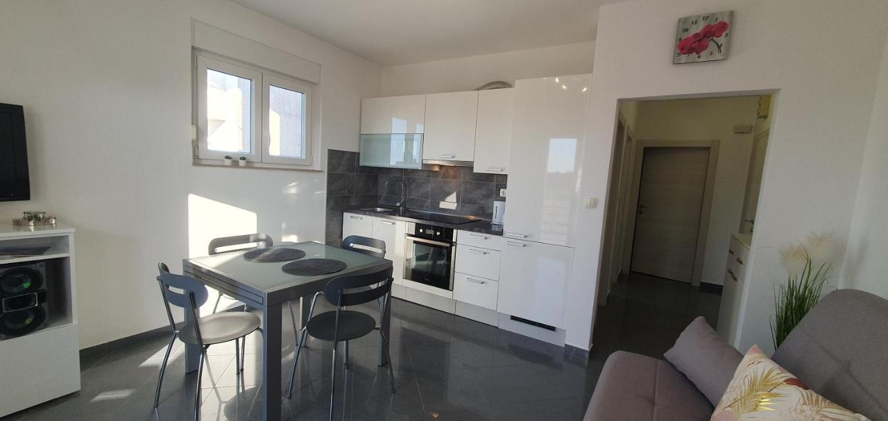 Apartmani Pavlovic Krk Town Eksteriør billede