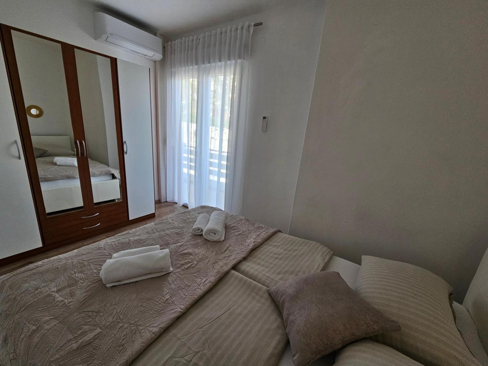 Apartmani Pavlovic Krk Town Eksteriør billede